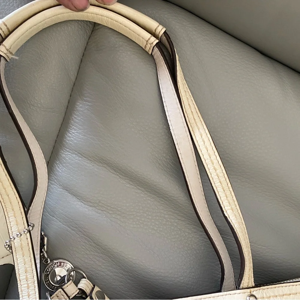 Coach Beige and Chalk Signature Canvas Tote - Picture 6 of 8